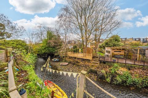 undefined, Dawes Avenue, Old Isleworth TW7