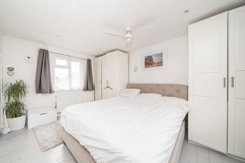 undefined, Dawes Avenue, Old Isleworth TW7