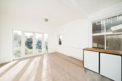 undefined, Fortis Green, London N2