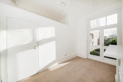 undefined, Fortis Green, London N2