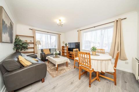 2 bedroom flat to rent, Chaseley Drive, London W4