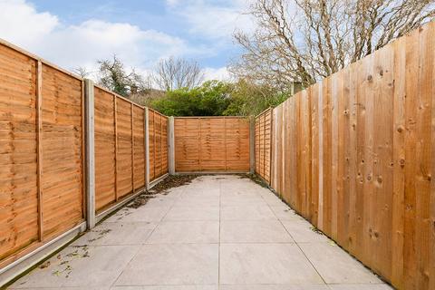 2 bedroom flat to rent, Rutland Park, London NW2