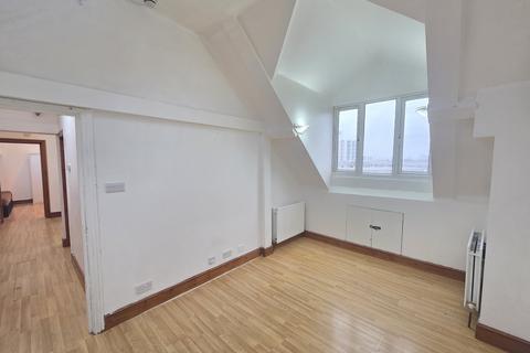 2 bedroom flat to rent, Stockwell Road, London, SW9 9TN