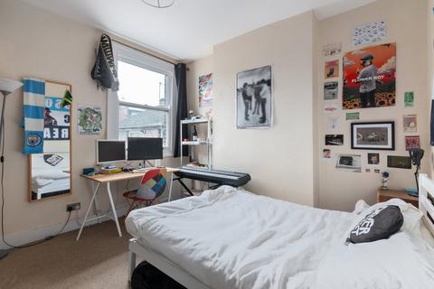 3 bedroom maisonette for sale, Ormiston Grove, London W12