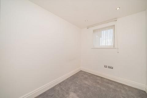 3 bedroom flat to rent, Royal Quarter, Kingston Upon Thames KT2