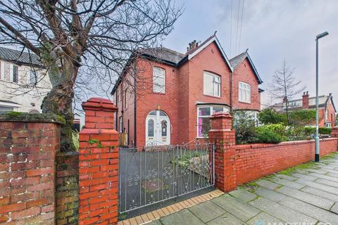 2 bedroom flat to rent, Warwick Road, Lytham St. Annes FY8