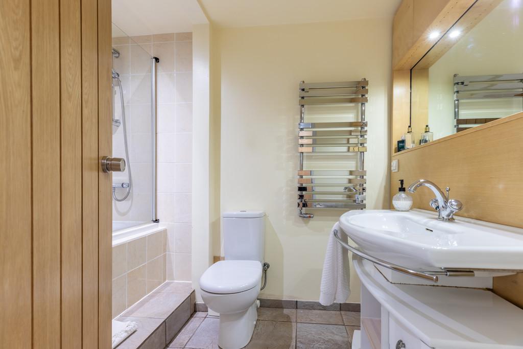 En Suite to Bedroom One