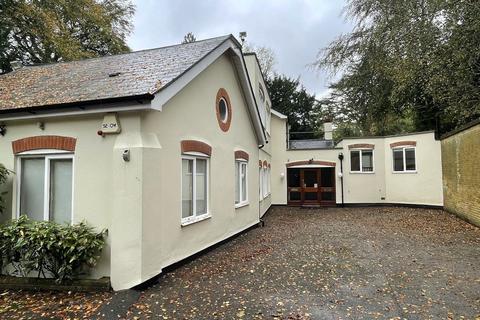 Office to rent, Pebble Close Tadworth KT20 7PA