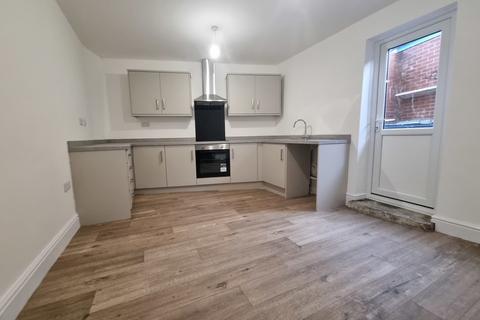 4 bedroom end of terrace house to rent, High Street, Boosbeck