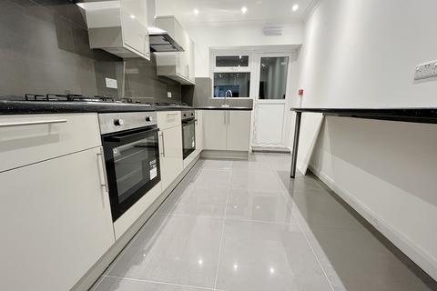 1 bedroom in a house share to rent, Kingsley Road, Hounslow, TW3