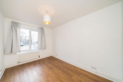 2 bedroom flat to rent, Trinity Road, London SW19