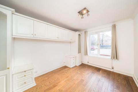 2 bedroom flat to rent, Trinity Road, London SW19
