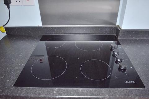 3 bedroom terraced house to rent, Malling Gardens, Morden SM4