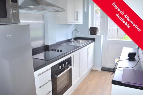 3 bedroom terraced house to rent, Malling Gardens, Morden SM4