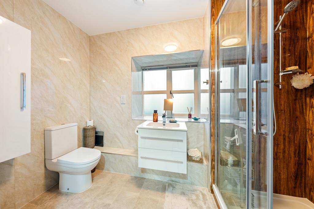 Two bed apartment frodsham en suite