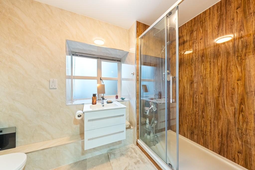Two bed apartment frodsham en suite