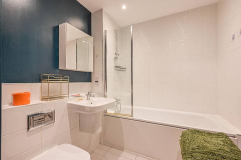 2 bedroom flat to rent, 92 St Clements Avenue, London E3