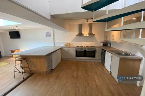 1 bedroom in a house share to rent, North Road East, Plymouth, PL4
