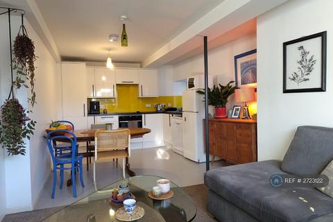 2 bedroom flat to rent, The Antelope, Crewkerne, TA18