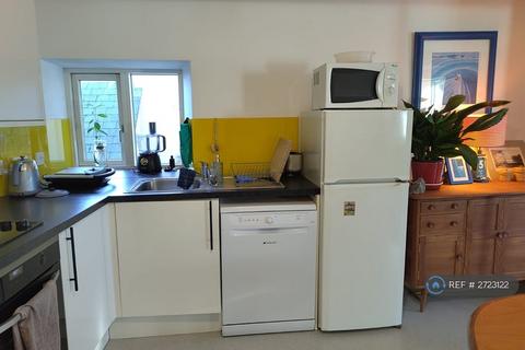 2 bedroom flat to rent, The Antelope, Crewkerne, TA18