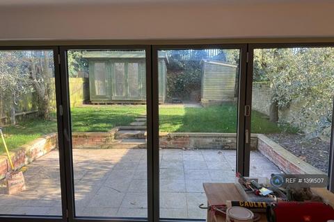 2 bedroom flat to rent, Brondesbury Villas, London, NW6