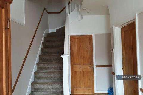 4 bedroom terraced house to rent, Spearpoint Gardens, Ilford, IG2
