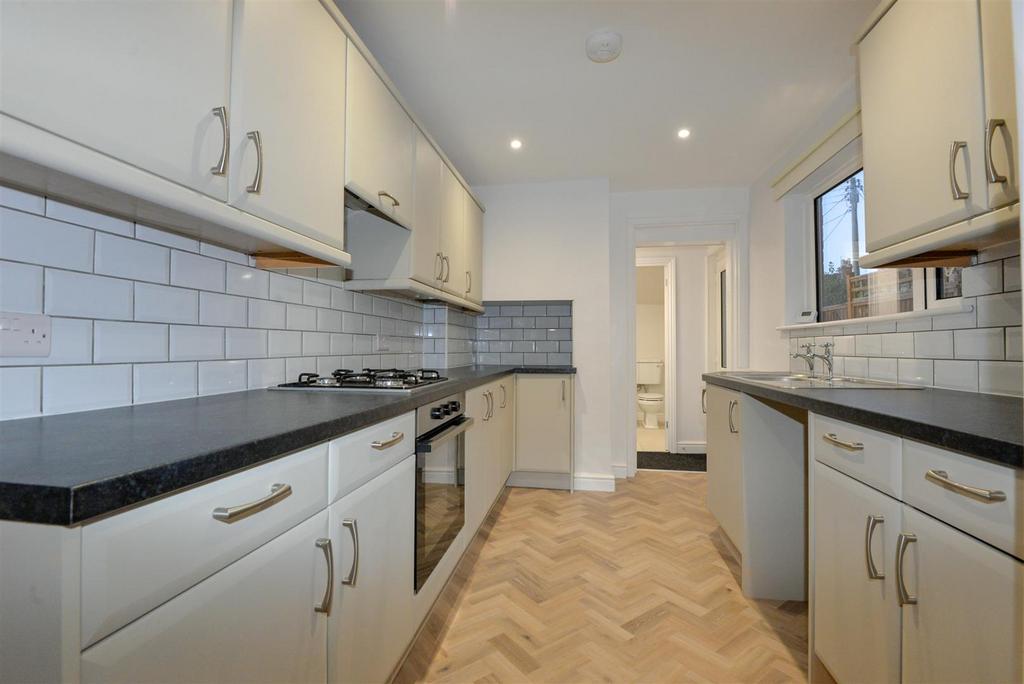 Kitchen 1.jpg