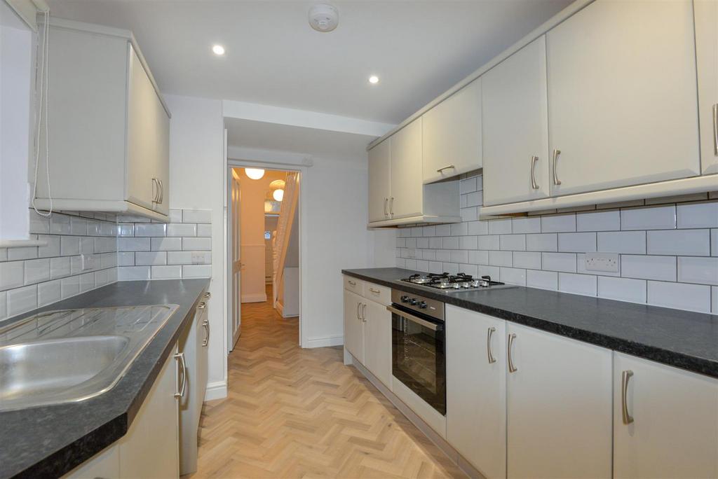 Kitchen 2.jpg
