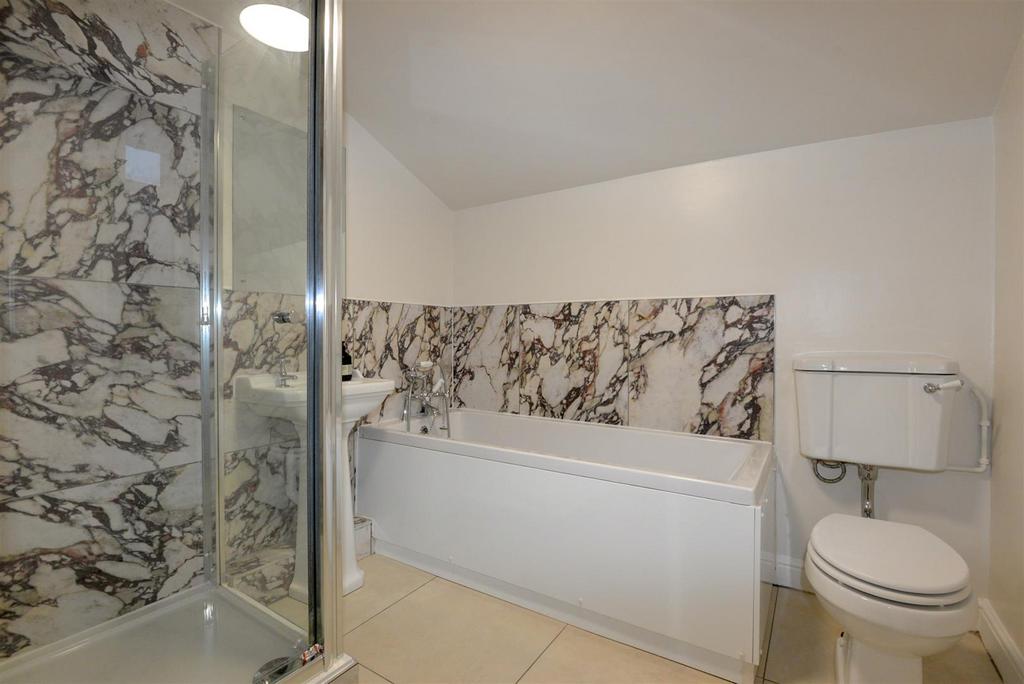 Bathroom 1.jpg