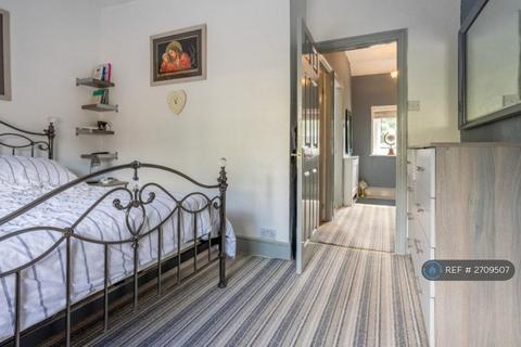 2 bedroom terraced house to rent, Bradford Road, Brighouse, HD6