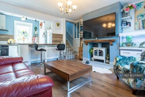 2 bedroom terraced house to rent, Bradford Road, Brighouse, HD6