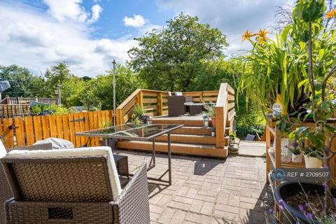2 bedroom terraced house to rent, Bradford Road, Brighouse, HD6