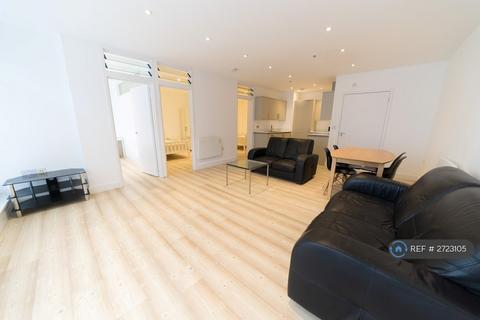 3 bedroom flat to rent, Mowlem Street, London, E2