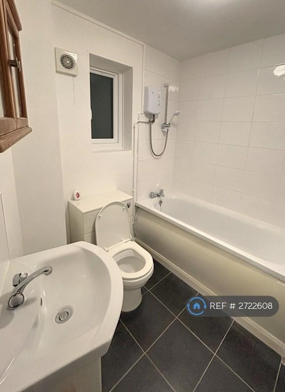 Bathroom (Photo 1)