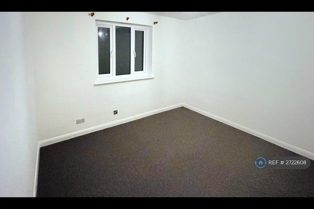 Bedroom (Photo 2)