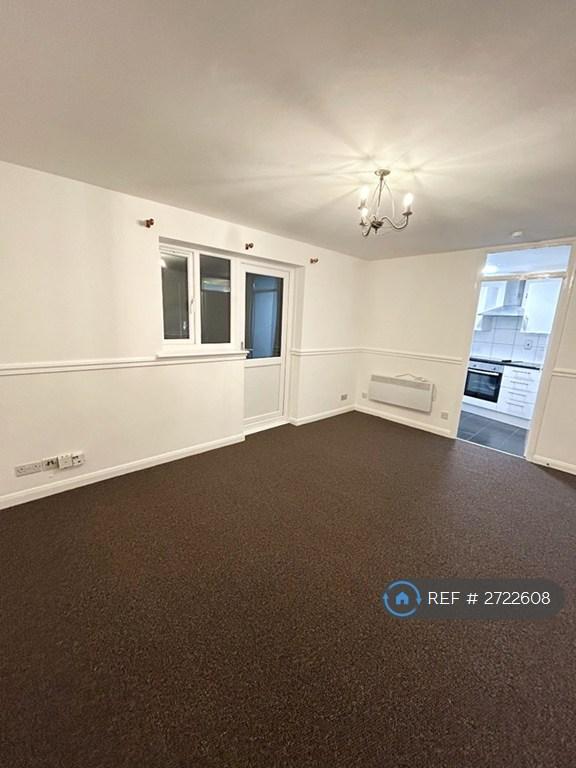 Living Room (Photo 2)