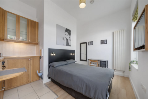 undefined, Finchley Road, London NW3