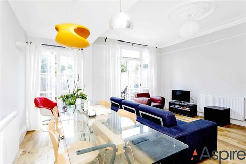 4 bedroom terraced house to rent, Nimrod Road, London, SW16