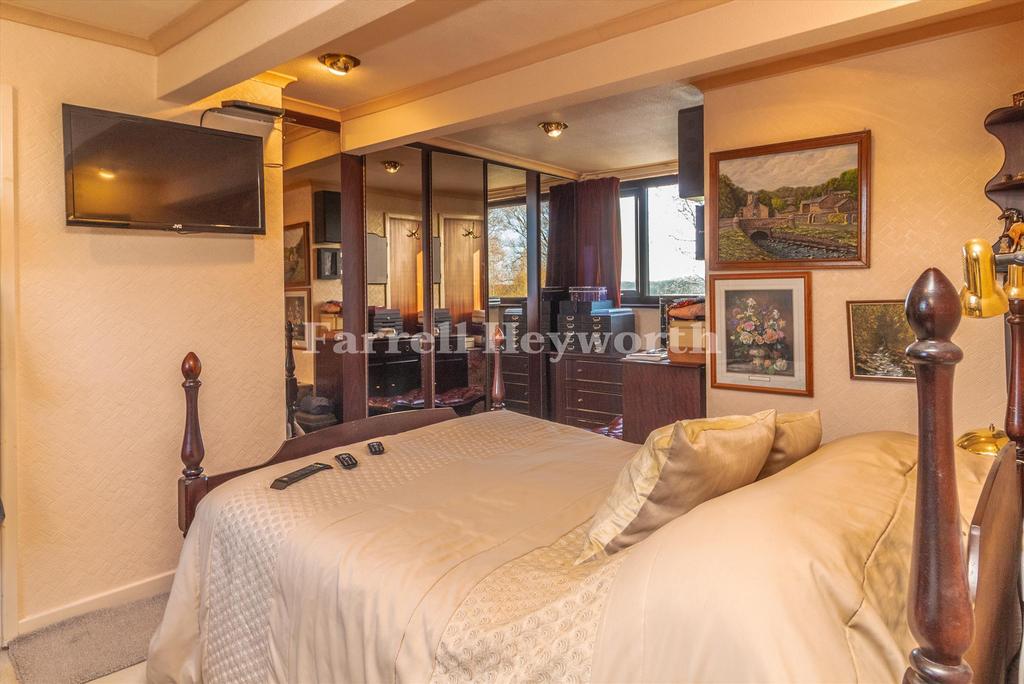 Bedroom 1 image 2