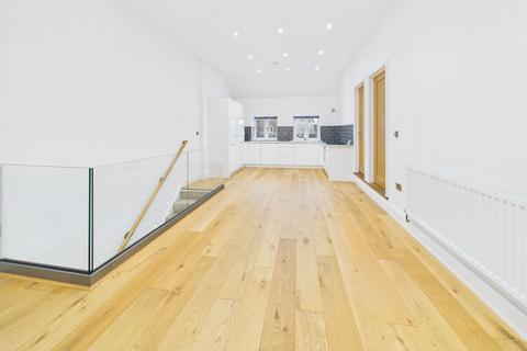 2 bedroom property to rent, Bridge Street, Usk, NP15