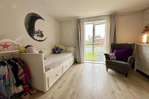 2 bedroom flat for sale, Louisburg Avenue, Bordon, Hampshire