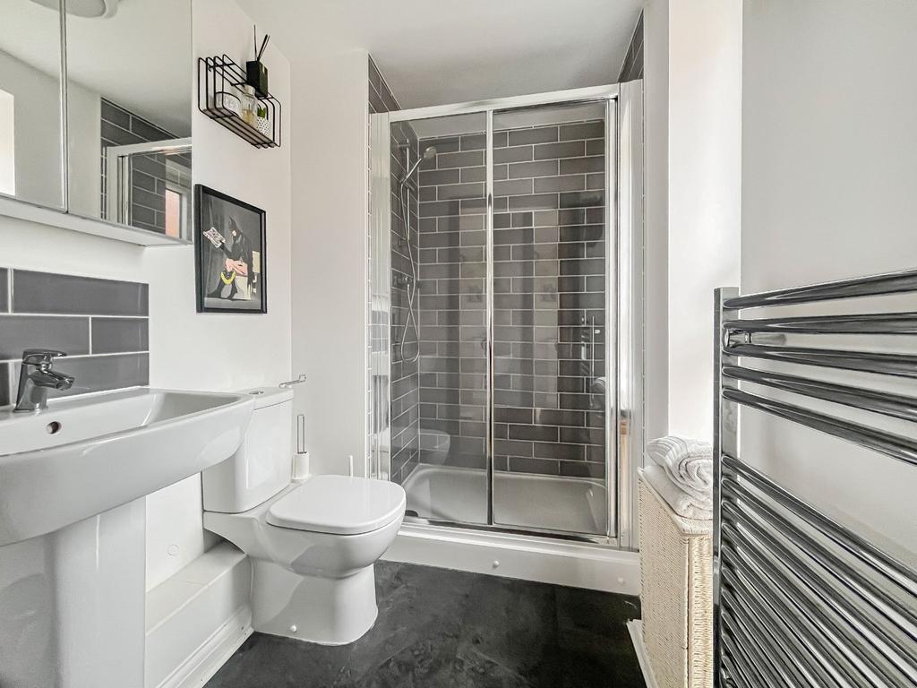 En-Suite Bathroom