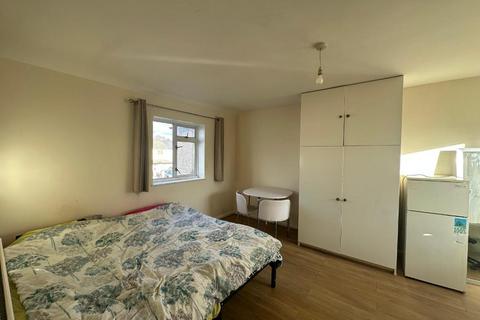 undefined, Brassie Avenue, London, W3 7DE