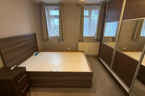 2 bedroom terraced house to rent, Delamere Road, Hayes