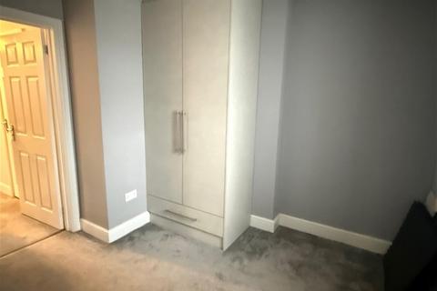 2 bedroom terraced house to rent, Delamere Road, Hayes