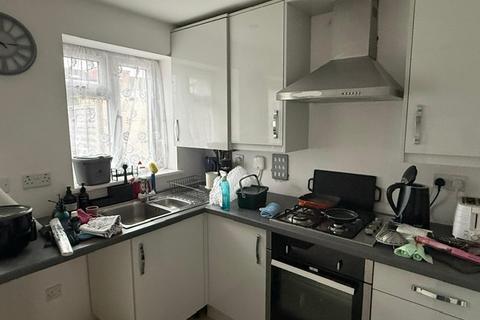 2 bedroom terraced house to rent, Delamere Road, Hayes
