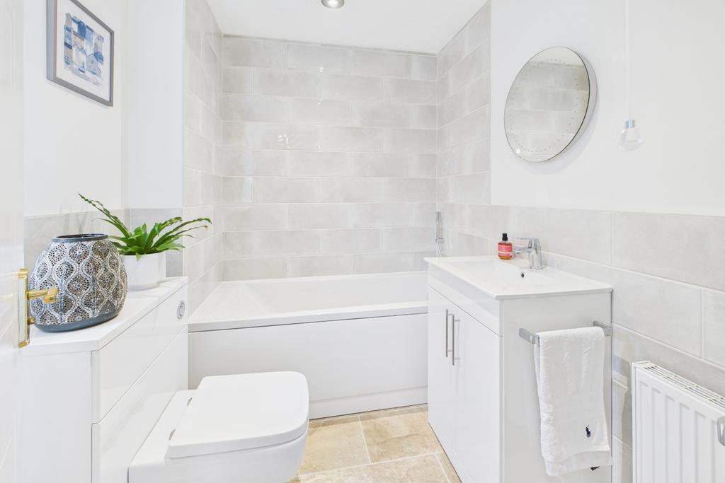 Ewe Move -  Spalding - Shearers Drive -  Bathroom