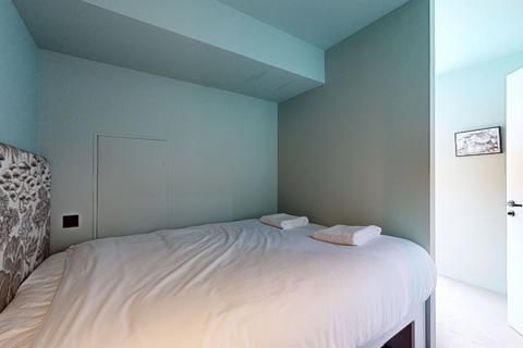 undefined, Uxbridge Road