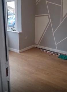 3 bedroom semi-detached house to rent, Shaftesbury Avenue, Feltham TW14