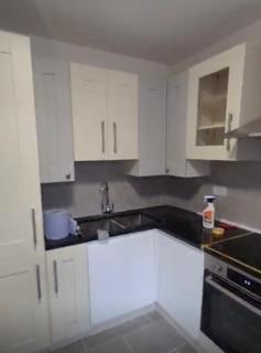 3 bedroom semi-detached house to rent, Shaftesbury Avenue, Feltham TW14